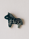 Брошь ручной работы Лошадка и травы, тёмно-синяя, керамика, превью фото 1