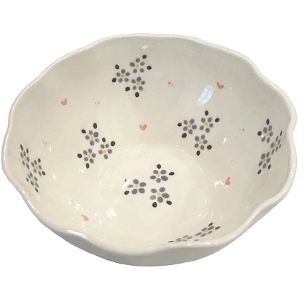 Глубокая тарелка ручной работы Slowday Ceramics с голубыми цветами с сердечками, полуфарфор, фото 3.