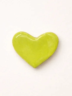 Брошь ручной работы Elizabeth Madar Сердце, салатовая, керамика