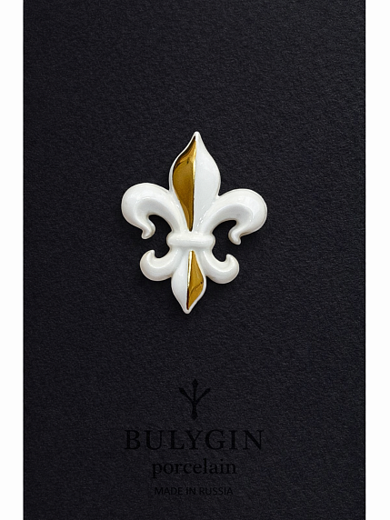 Брошь ручной работы Bulygin «Геральдическая лилия», фарфор, бело-золотистая, фото 1.
