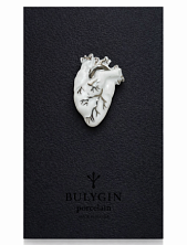 Брошь ручной работы Bulygin «Сердце», бело-серебристая, фарфор