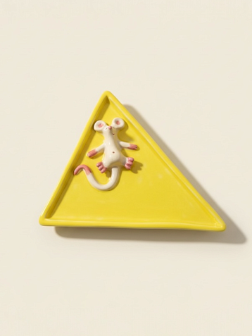Треугольная тарелка ручной работы «Мышка», желтая, керамика, фото 1.