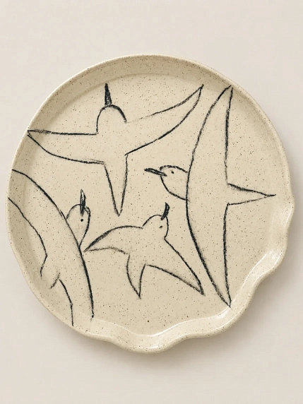 Тарелка ручной работы Правильная посуда «Чайки с чёрным клювом клювом», керамика, фото 1.