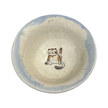 Блюдце ручной работы Керемет «Сидячий котик», голубое, керамика, 12 см, фото 1.