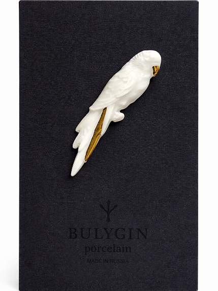 Брошь ручной работы Bulygin «Попугай», фарфор, бело-золотистая, фото 1.