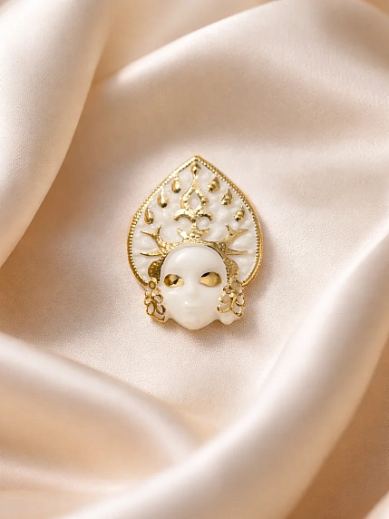 Брошь ручной работы Фарфор Булыгина «Кокошник», бело-золотистая, фото 2.