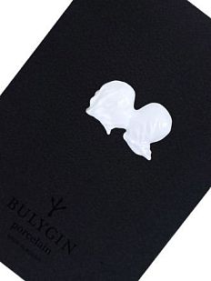 Брошь ручной работы Bulygin «Поцелуй», белая, фарфор