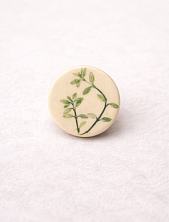 Брошь ручной работы Elizabeth Madar Оттиск трав с зеленью, керамика