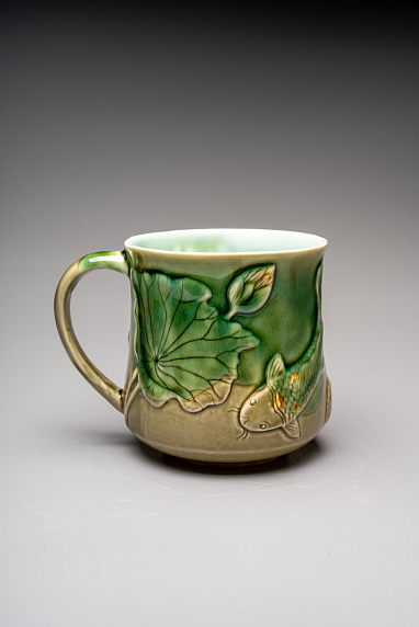 Кружка ручной работы «Лотос и карп», оливковая, фарфор, 430 мл, фото 3.