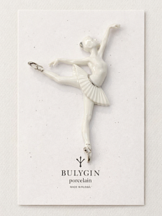 Брошь ручной работы Bulygin «Балерина Па №3», фарфор, бело-серебристая