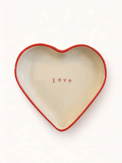 Тарелка ручной работы Ceramission в форме сердечка «Love», керамика, 12см, фото 1.