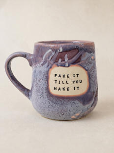 Кружка ручной работы Тата вытворяет/NF ceramics «Fake it till you make it», сиреневая, керамика, 600 мл