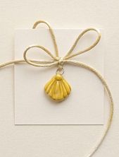 Чокер ручной работы «Ракушка №2» на золотистой ленточке, полуфарфор