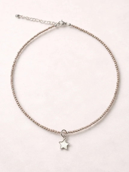 Чокер Мигетт «Звёздочка» из мелкой бежевой шпинели с подвеской, фото 2.