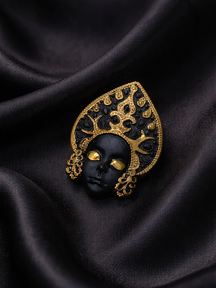Брошь ручной работы Bulygin «Кокошник», фарфор, чёрно-золотистая, фото 2.