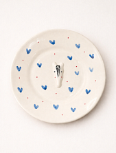 Тарелка ручной работы Мария Гордеева с фигуркой Лошадка, белая с синими сердечками, полуфарфор, 18 см