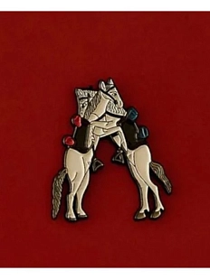 Металлический значок Heart of Moscow «Битва лошадей» серия Страдающее средневековье