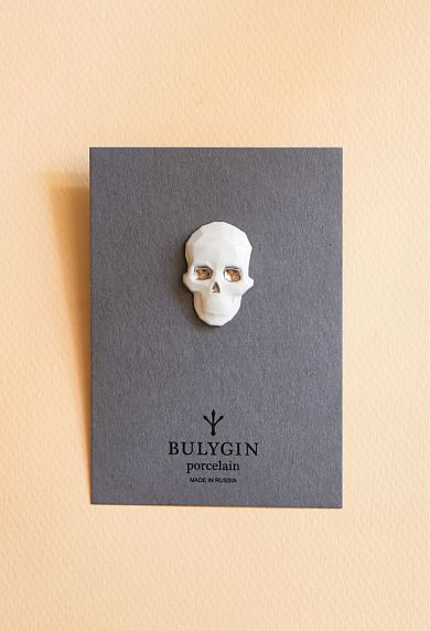 Брошь ручной работы Bulygin «Череп полигональный», бело-серебристая, фарфор, фото 2.
