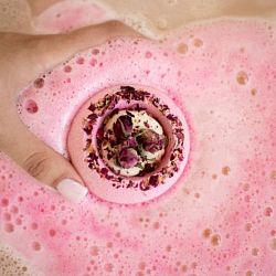 Бомбочка для ванны пралине «Роза-пион»