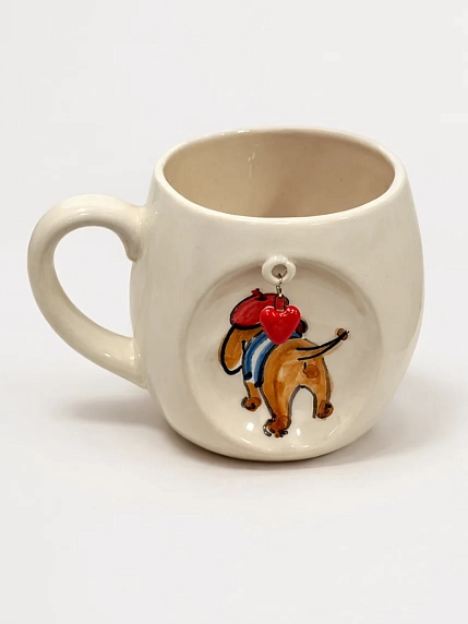 Кружка ручной работы НАДО ЖЕ с подвеской сердечком и росписью «Такса в берете», белая, керамика, 250 мл, фото 3.