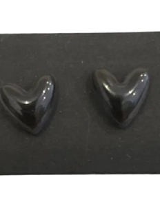 Серёжки-гвоздики Мария Гордеева в форме сердечек, керамика, чёрные