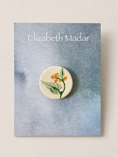 Брошь ручной работы Elizabeth Madar Оттиск трав, большой круг, оранжево-зелёный, керамика