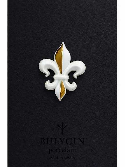 Брошь ручной работы Фарфор Булыгина «Геральдическая лилия», бело-золотистая, фото 1.