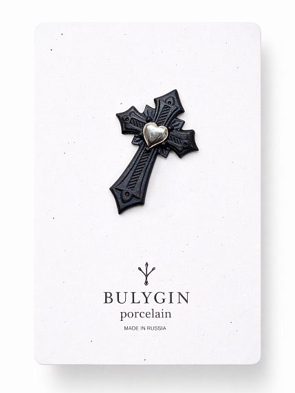 Брошь ручной работы Bulygin «Крест», фарфор, чёрно-серебристая, фото 1.