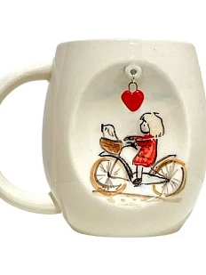 Кружка ручной работы Мальчик с пёсиком на велосипеде с подвеской сердечком, керамика, 300 мл
