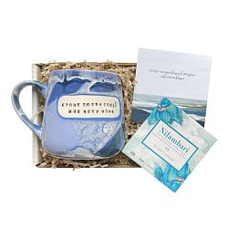 Подарочный набор с синей кружкой «Кроме любви твоей мне нету моря» и шоколадом