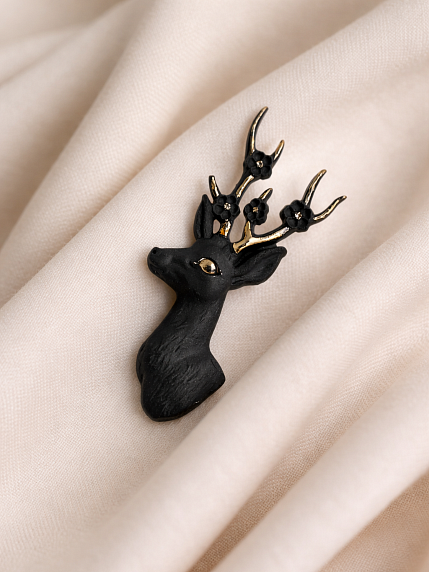Брошь ручной работы Bulygin «Олень», фарфор, чёрно-серебристая, фото 2.