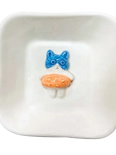 Тарелка квадратная АН2К с фигуркой внутри Котик-пончик, розовый, керамика, 14 см