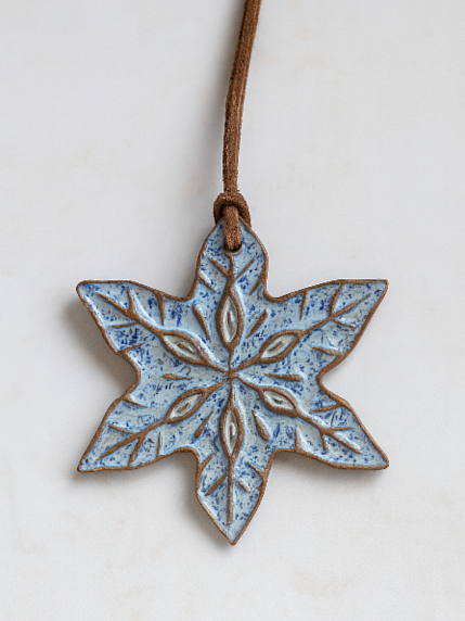 Подарочный набор на Новый год с книгой «Тэсс из рода д'Эрбервиллей», ёлочной игрушкой и шоколадом, фото 4.