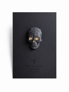 Брошь ручной работы Bulygin «Череп полигональный», фарфор, чёрно-серебристая