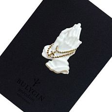 Брошь ручной работы Bulygin «Молитва», фарфор, бело-золотистая