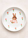 Тарелка ручной работы с бортиком Зайка с розовыми ягодками, белая, фарфор, 16 см, превью фото 1