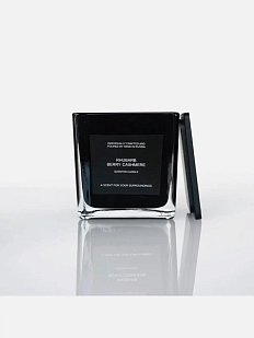 Свеча куб в черном стекле «Цветущая гвоздика и сандаловое дерево»