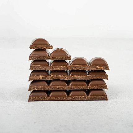 Шоколад Nilambari молочный на кэробе с финиковой пудрой, без сахара, фото 3.