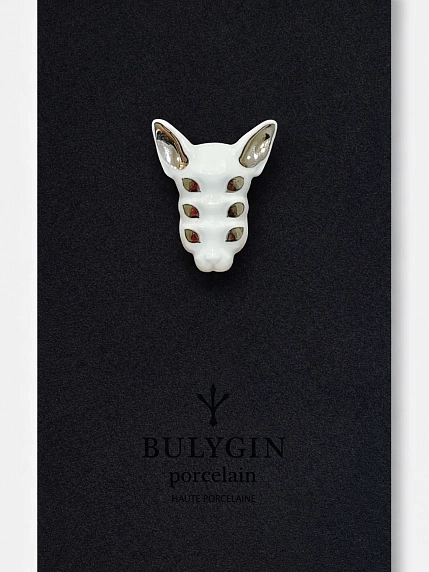Брошь ручной работы Фарфор Булыгина «Кошка 6 глаз», бело-серебристая, фото 3.