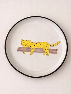 Тарелка ручной работы Ким керамика с бортиком Спящий леопард, белая, 17 см