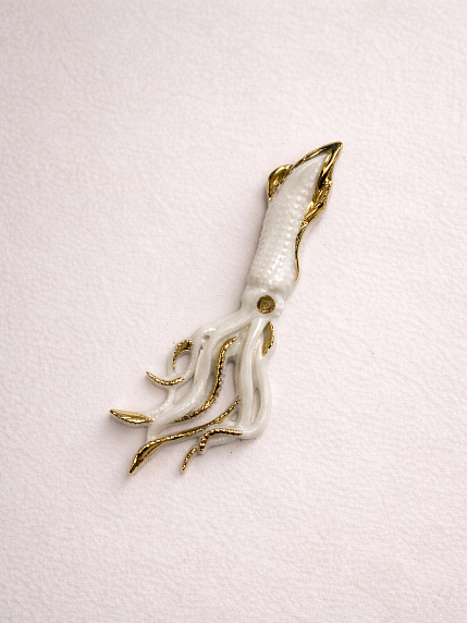 Брошь ручной работы Фарфор Булыгина «Кальмар», бело-золотистая, фото 2.