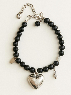 Браслет черный с камнями и сердцем