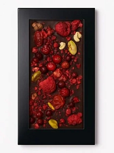 Шоколад тёмный с малиной, вишней, брусникой и фисташками