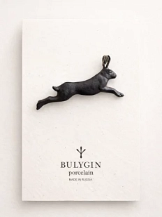 Брошь ручной работы Фарфор Булыгина «Заяц», чёрно-серебристая