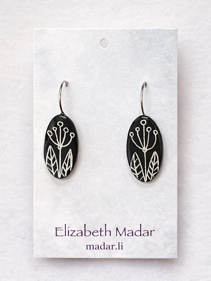 Серьги ручной работы Elizabeth Madar с цветочным орнаментом, овальные, керамика, чёрные, фото 1.