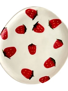 Блюдце круглое ручной работы Клубнички, керамика, 17 см