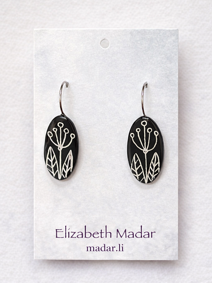 Серьги ручной работы Elizabeth Madar с цветочным орнаментом, овальные, керамика, чёрные, фото 1.