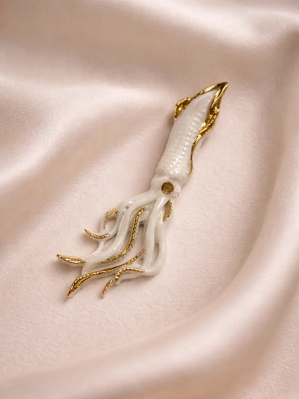 Брошь ручной работы Фарфор Булыгина «Кальмар», бело-золотистая, фото 3.