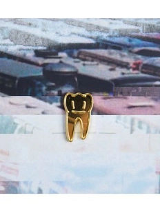 Металлический значок Heart of Moscow «Золотой зуб» серия 90-е