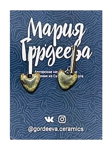 Серёжки-гвоздики Мария Гордеева Сердечки, на планке, керамика, зелёно-коричневые